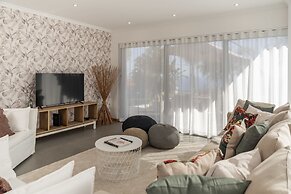 Pool, Garden and sea View - Villa Hibiscus