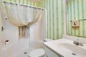 Myrtle Beach Condo w/ Pool: Near Golf & Mall!