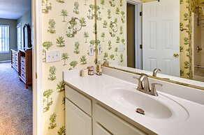 Myrtle Beach Condo w/ Pool: Near Golf & Mall!