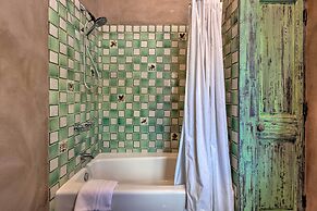Unique Casita w/ Kiva Fireplace: 11 Mi to Taos Ski