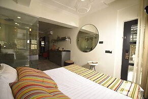 Warm Studio Flat with Patio LOTUS