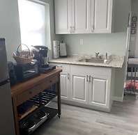 1 Bedroom Studio Cottage Patio Grill Firepit Parking