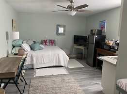 1 Bedroom Studio Cottage Patio Grill Firepit Parking