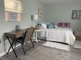 1 Bedroom Studio Cottage Patio Grill Firepit Parking