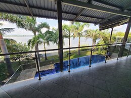 Zambezi Riverside Accommodation