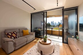 2-bed in South Melbourne w/ Beautiful City Views