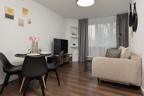 Saska Kepa Apartment by Renters