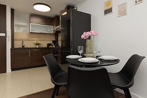 Saska Kepa Apartment by Renters