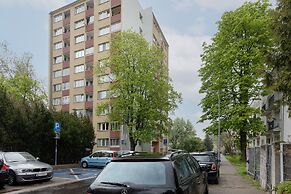 Saska Kepa Apartment by Renters