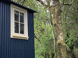 Cornwall Woodland Dog Friendly Shepherd's Hut
