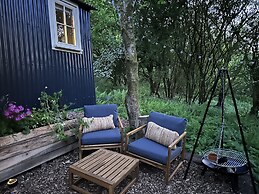 Cornwall Woodland Dog Friendly Shepherd's Hut