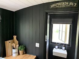 Cornwall Woodland Dog Friendly Shepherd's Hut