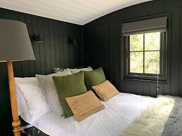 Cornwall Woodland Dog Friendly Shepherd's Hut