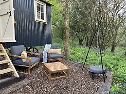 Cornwall Woodland Dog Friendly Shepherd's Hut