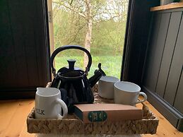 Cornwall Woodland Dog Friendly Shepherd's Hut