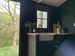 Cornwall Woodland Dog Friendly Shepherd's Hut
