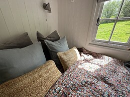 Cornwall Woodland Shepherds Hut- Deirdre's Hut