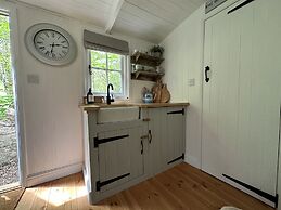 Cornwall Woodland Shepherds Hut- Deirdre's Hut