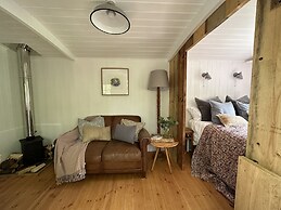 Cornwall Woodland Shepherds Hut- Deirdre's Hut