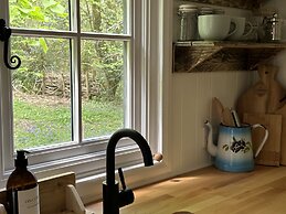 Cornwall Woodland Dog Friendly Shepherd's Hut