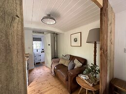 Cornwall Woodland Dog Friendly Shepherd's Hut