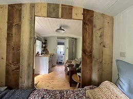 Cornwall Woodland Dog Friendly Shepherd's Hut