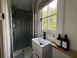 Cornwall Woodland Dog Friendly Shepherd's Hut