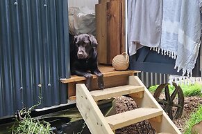 Shepherd's Hut - Sleeps 2 - Pet Friendly - Parking