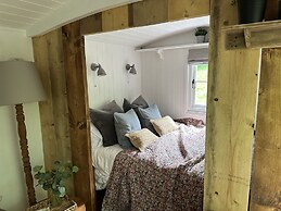 Cornwall Woodland Dog Friendly Shepherd's Hut