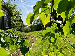 Cornwall Woodland Dog Friendly Shepherd's Hut