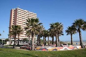 Seafront Apartment for Rent 6 Sleeps Skyscraper