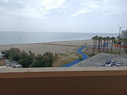 Seafront Apartment for Rent 6 Sleeps Skyscraper