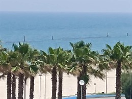 Seafront Apartment for Rent 6 Sleeps Skyscraper