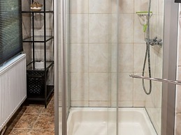 Chalet in the Woods With Jacuzzi and Sauna