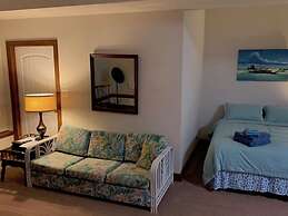 Beach Side Hideaway 1 Bedroom Condo by RedAwning