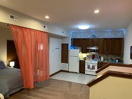 Beach Side Hideaway 1 Bedroom Condo by RedAwning