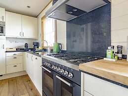 Beautiful Holiday Home With Private Terrace
