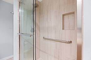 9b Seascape 2 Bedroom Villa by RedAwning