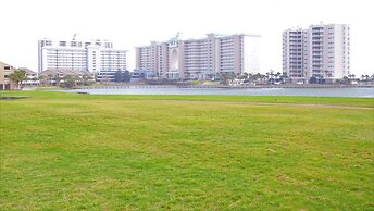 9b Seascape 2 Bedroom Villa by RedAwning