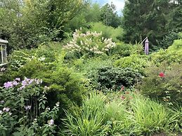 Chalet With Large Garden and Duck Pond