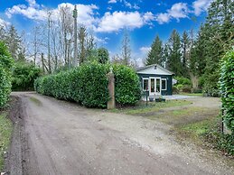 Chalet With Large Garden and Duck Pond
