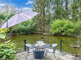Chalet With Large Garden and Duck Pond