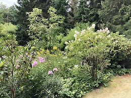 Chalet With Large Garden and Duck Pond
