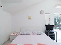 Apartments Pinija - Studio With Terrace -