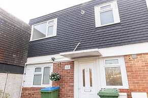 Immaculate 4-bed House in Southampton