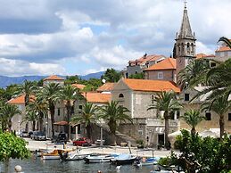 Apartments Boro - Two Bedroom Apartment With Terrace