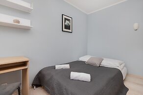 Dworska Apartment by Renters