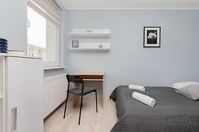 Dworska Apartment by Renters