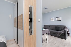 Dworska Apartment by Renters