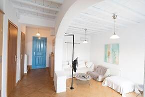 Dreamscape 3-Bedroom Mykonos Hideaway